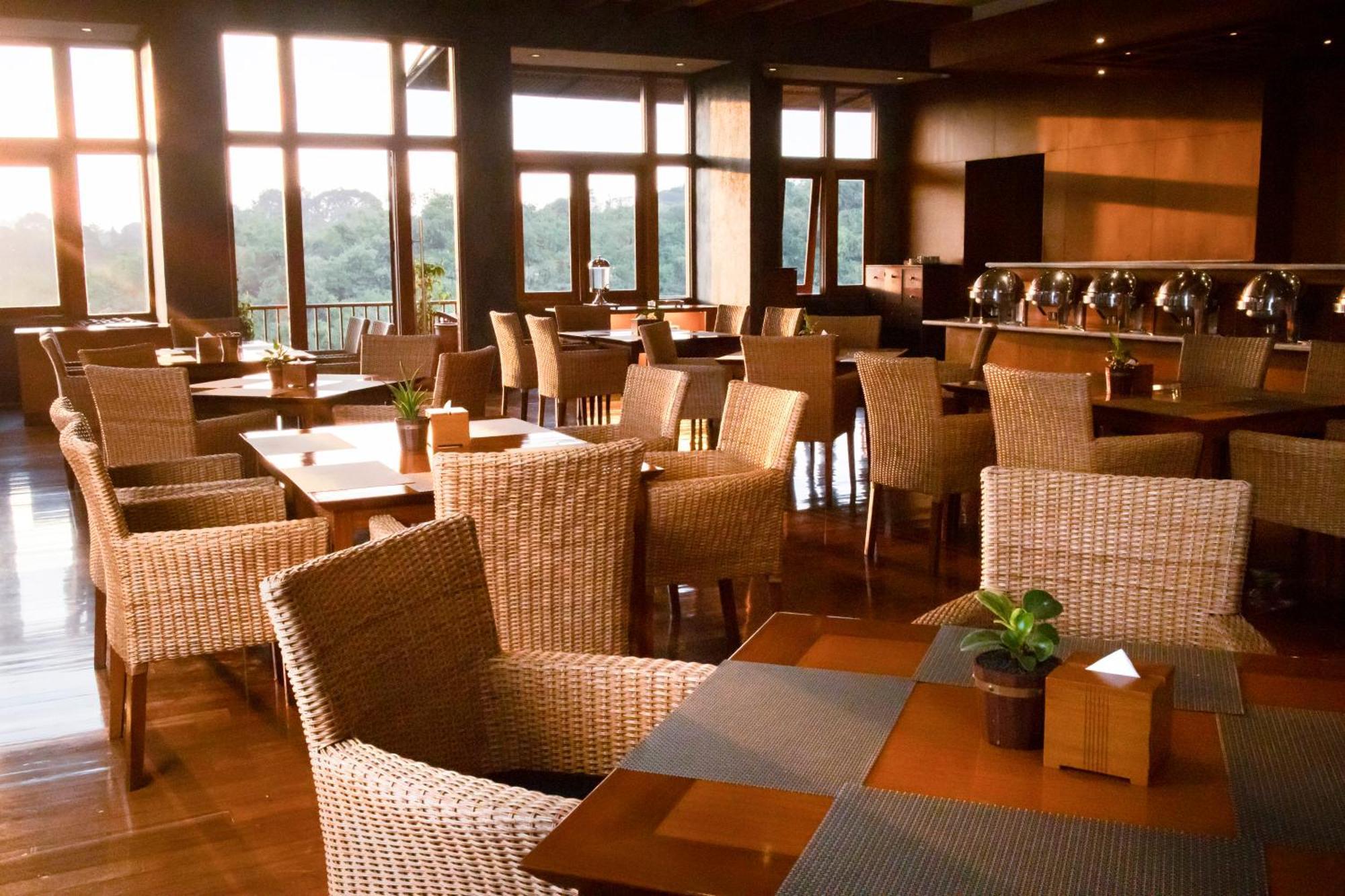 Sangria Resort And Spa Lembang Exterior foto