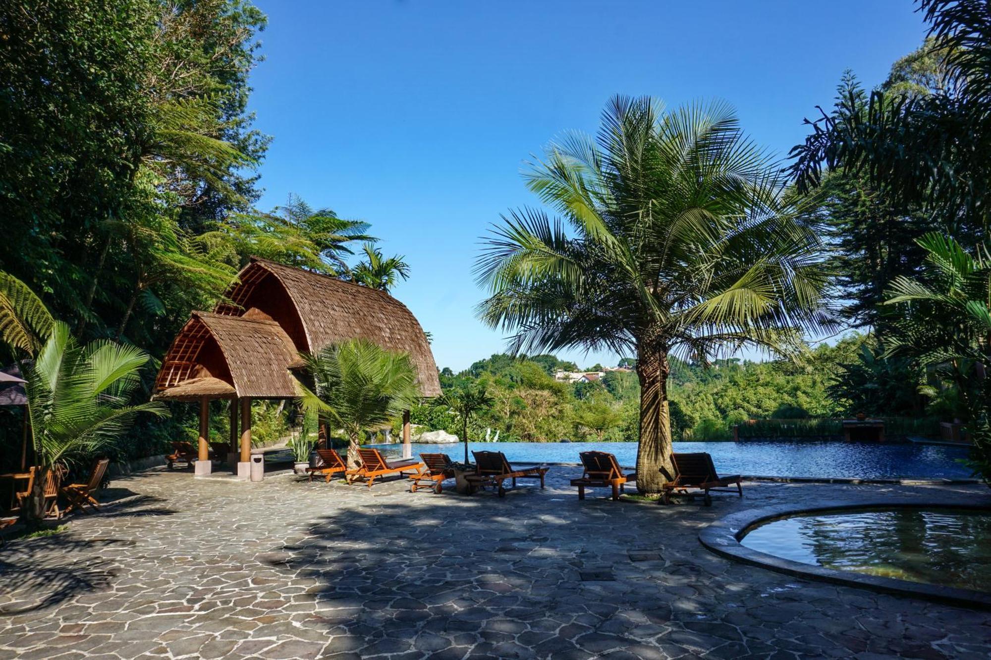 Sangria Resort And Spa Lembang Exterior foto