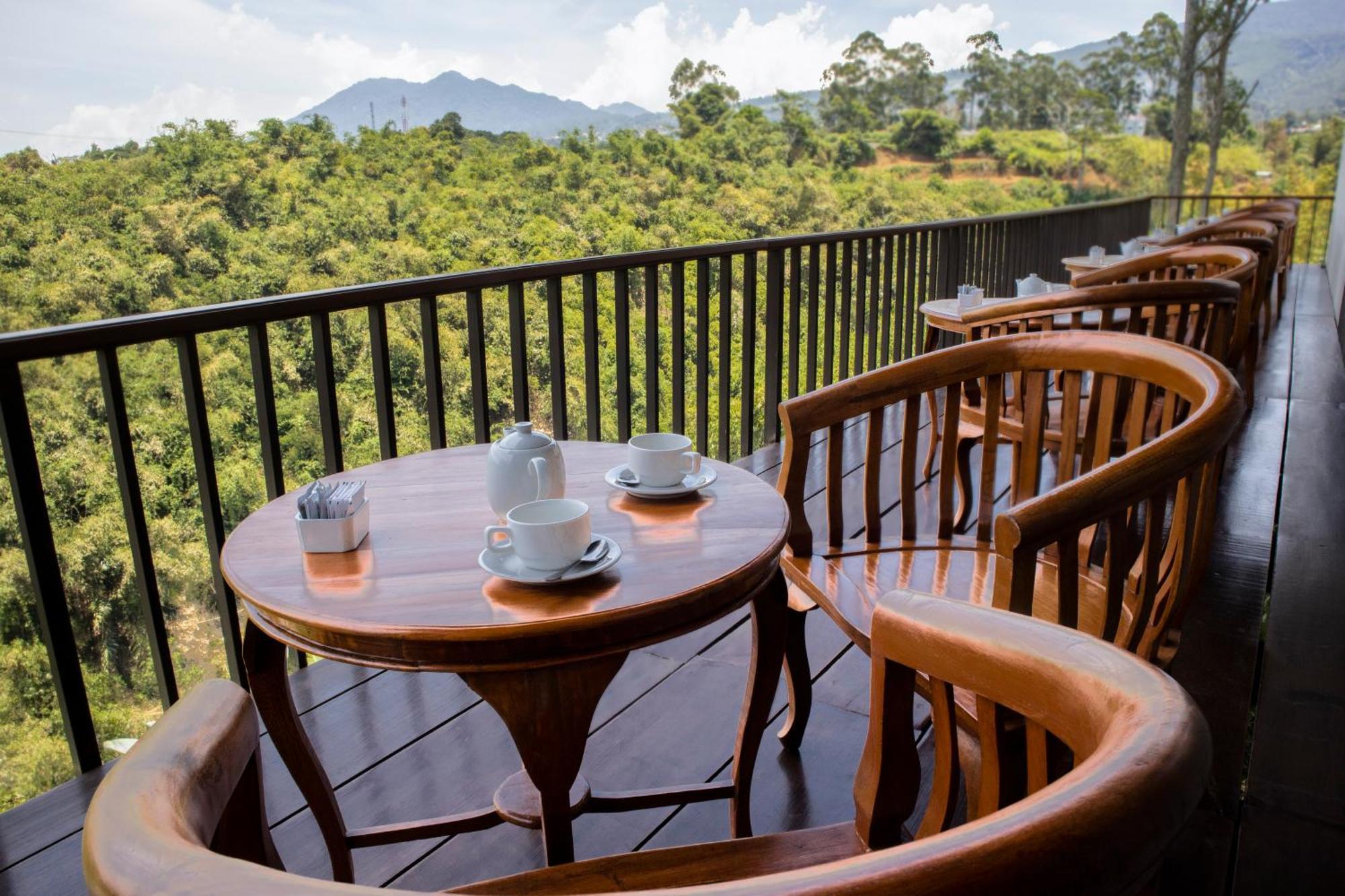 Sangria Resort And Spa Lembang Exterior foto