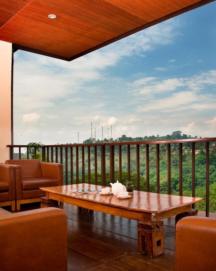Sangria Resort And Spa Lembang Exterior foto
