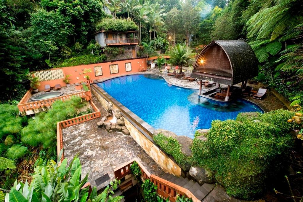Sangria Resort And Spa Lembang Exterior foto